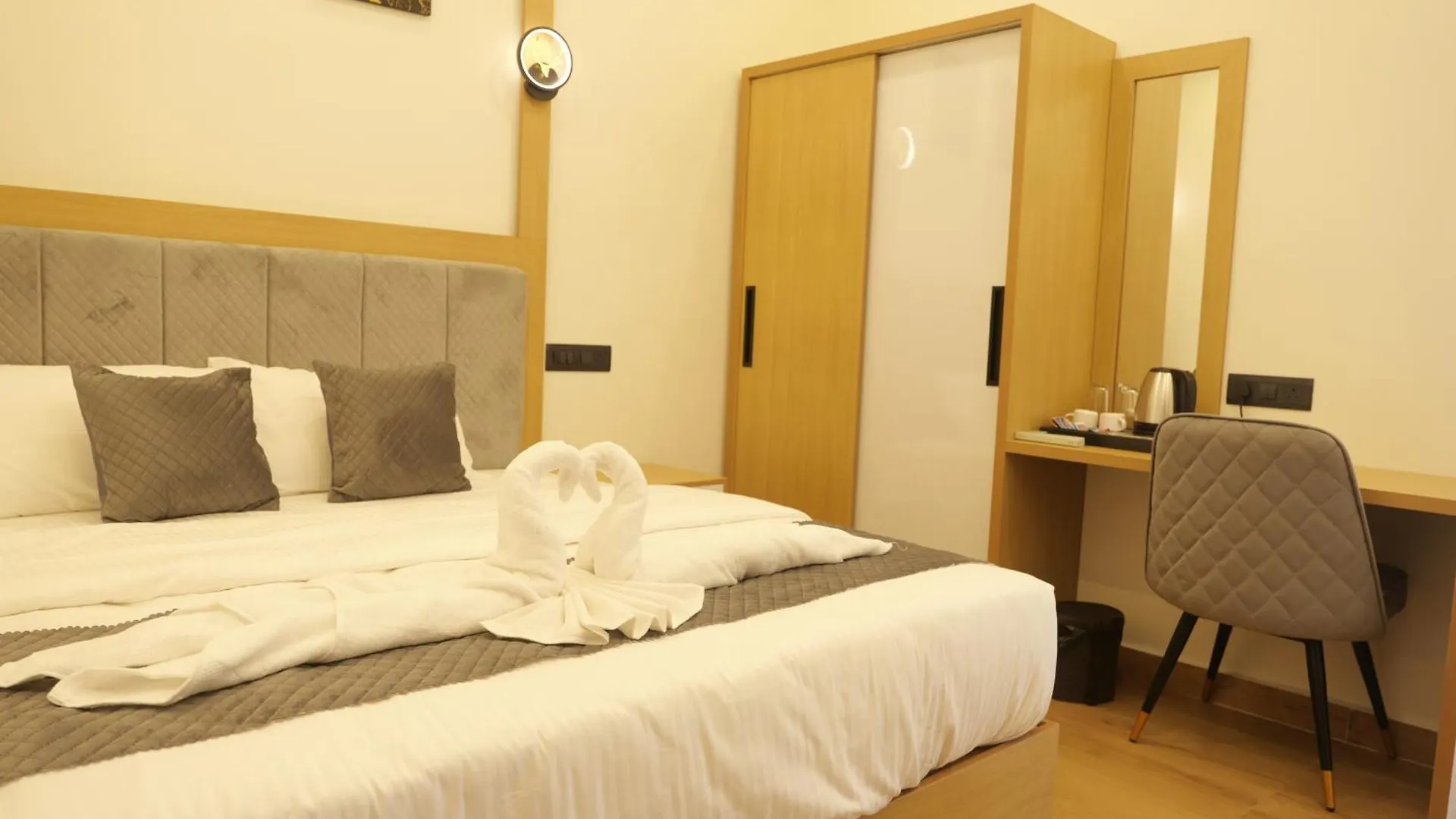 Bougainvillea Homestay Munnar Anachal 0*,  India
