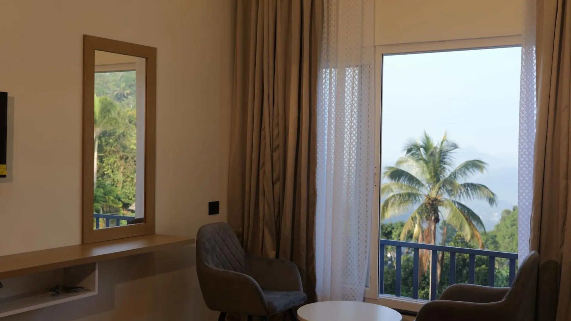 Bougainvillea Homestay Munnar Anachal