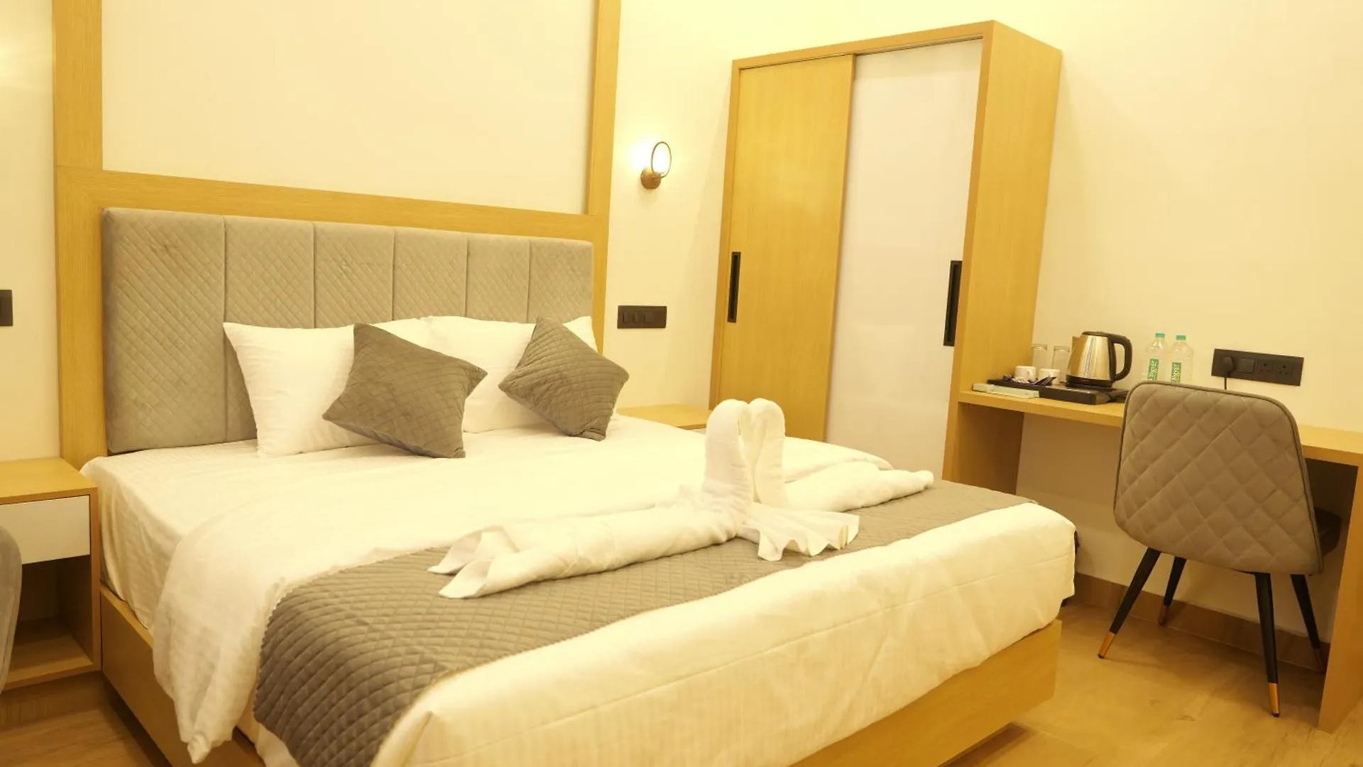 Bougainvillea Homestay Munnar Anachal
